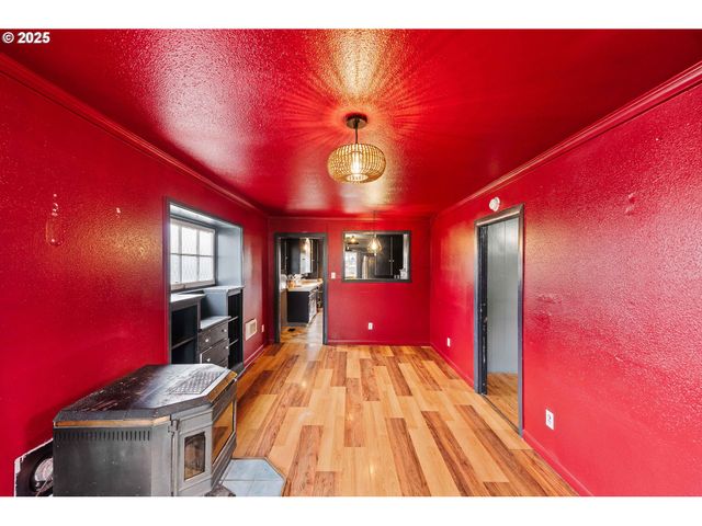 1066 S 8TH St, Coos Bay, OR 97420