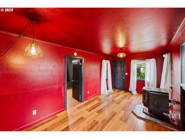 1066 S 8TH St, Coos Bay, OR 97420