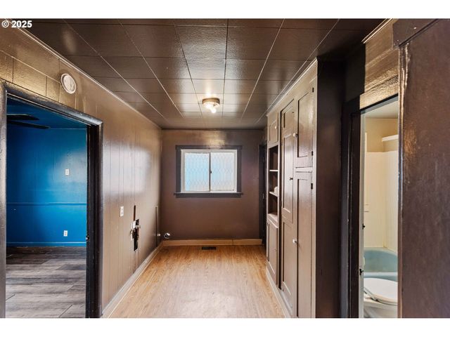 1066 S 8TH St, Coos Bay, OR 97420