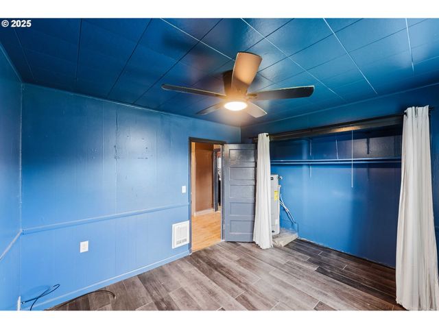 1066 S 8TH St, Coos Bay, OR 97420