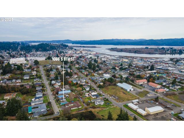 1066 S 8TH St, Coos Bay, OR 97420
