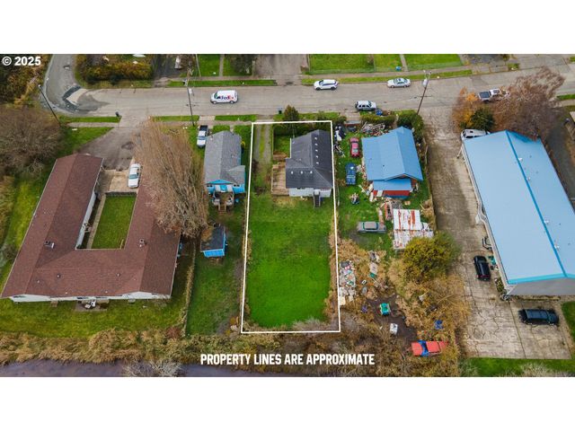 1066 S 8TH St, Coos Bay, OR 97420