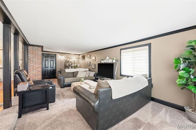 12 Graeler Drive, St Louis, MO 63146