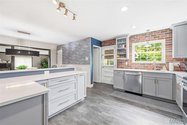 12 Graeler Drive, St Louis, MO 63146