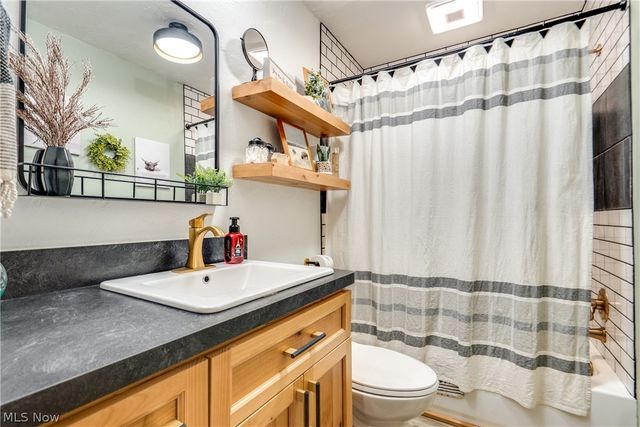 4943 Martin Drive SE, East Sparta, OH 44626