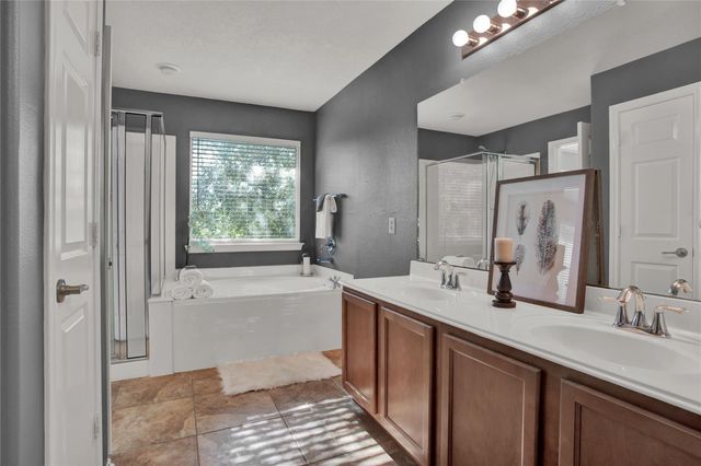 326 Brandy Ridge Lane, Dickinson, TX 77539