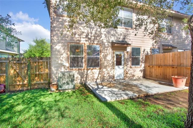 326 Brandy Ridge Lane, Dickinson, TX 77539