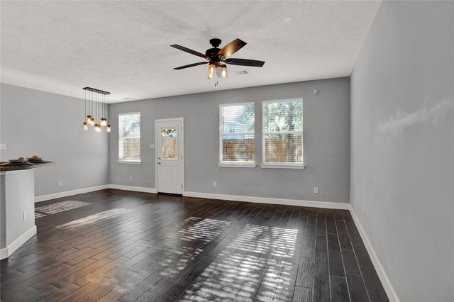 326 Brandy Ridge Lane, Dickinson, TX 77539