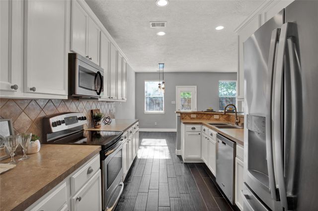 326 Brandy Ridge Lane, Dickinson, TX 77539