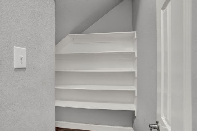 326 Brandy Ridge Lane, Dickinson, TX 77539