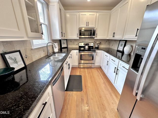 226 Edgewater Circle, Chapel Hill, NC 27516