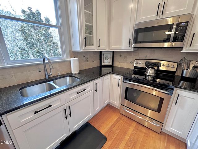 226 Edgewater Circle, Chapel Hill, NC 27516