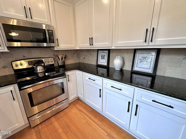 226 Edgewater Circle, Chapel Hill, NC 27516