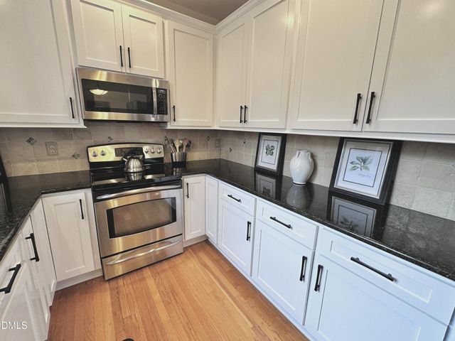 226 Edgewater Circle, Chapel Hill, NC 27516