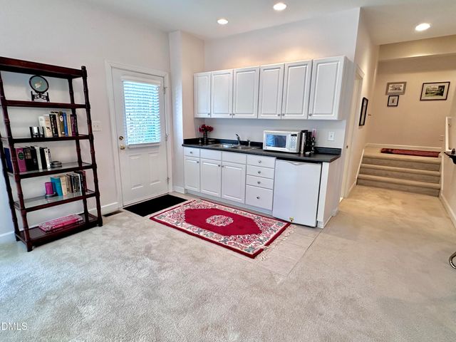 226 Edgewater Circle, Chapel Hill, NC 27516