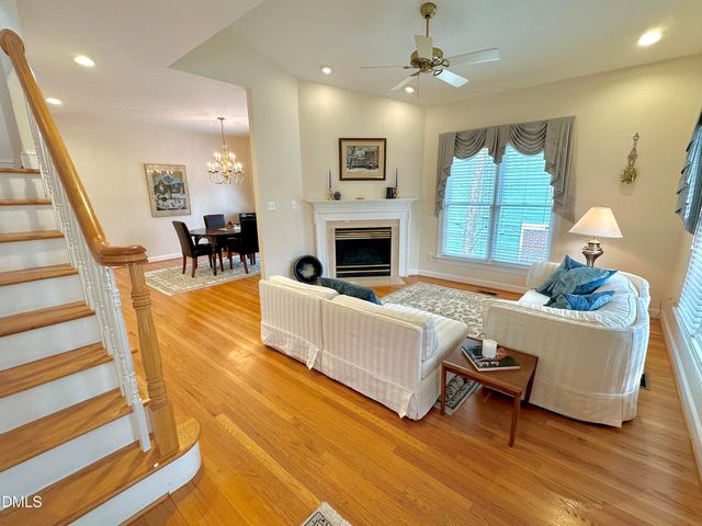 226 Edgewater Circle, Chapel Hill, NC 27516