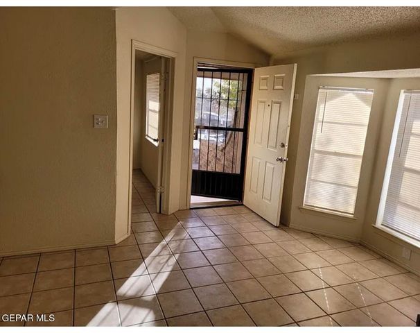 910 Destello Road A, El Paso, TX 79907