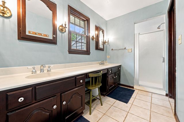 30w030 Schick Road, Bartlett, IL 60103