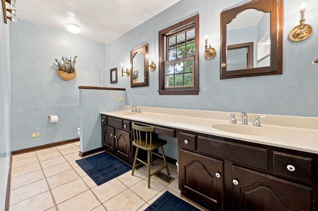 30w030 Schick Road, Bartlett, IL 60103