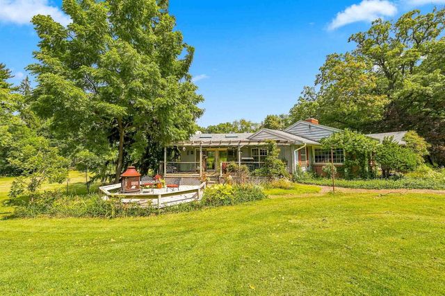 30w030 Schick Road, Bartlett, IL 60103