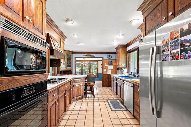 30w030 Schick Road, Bartlett, IL 60103