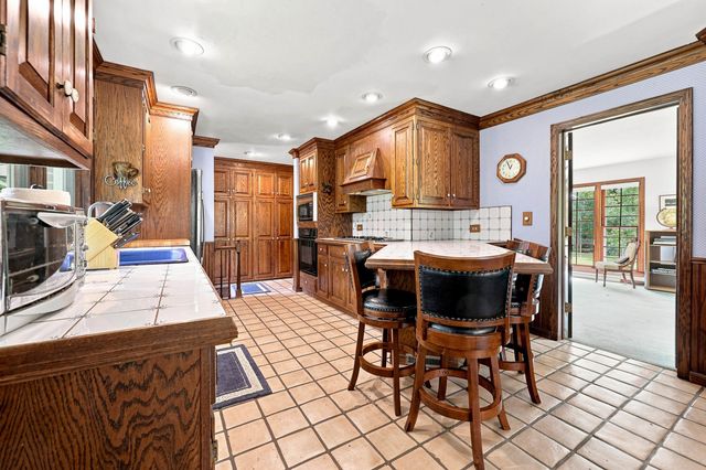 30w030 Schick Road, Bartlett, IL 60103