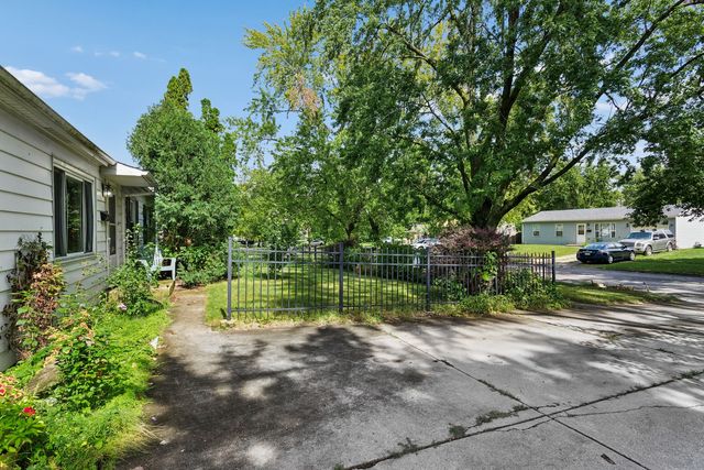 307 Edinburgh Drive, Lockport, IL 60441