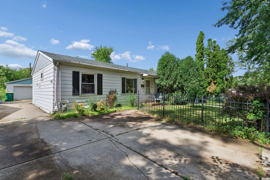 307 Edinburgh Drive, Lockport, IL 60441 — photo 2