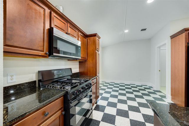 1207 Hughmont DR, Pflugerville, TX 78660