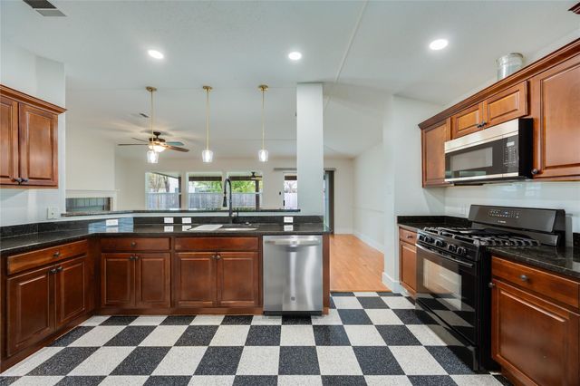 1207 Hughmont DR, Pflugerville, TX 78660