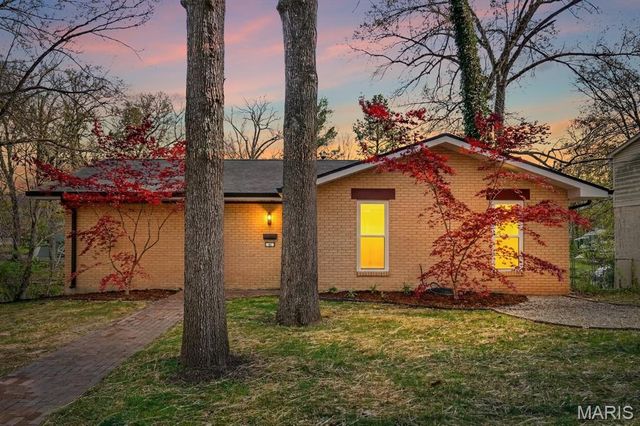 6 Rue Deau Ville Drive, Belleville, IL 62226
