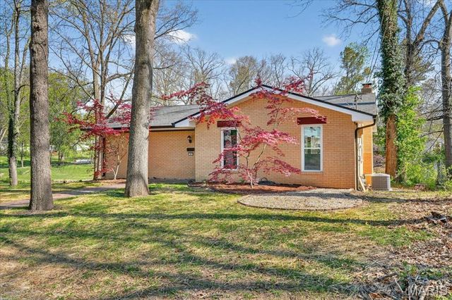 6 Rue Deau Ville Drive, Belleville, IL 62226