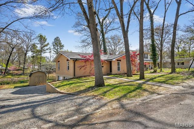 6 Rue Deau Ville Drive, Belleville, IL 62226