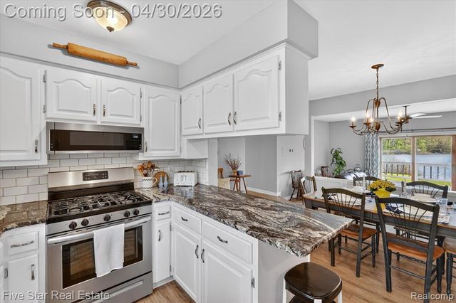 630 Sunset, White Lake, MI 48383