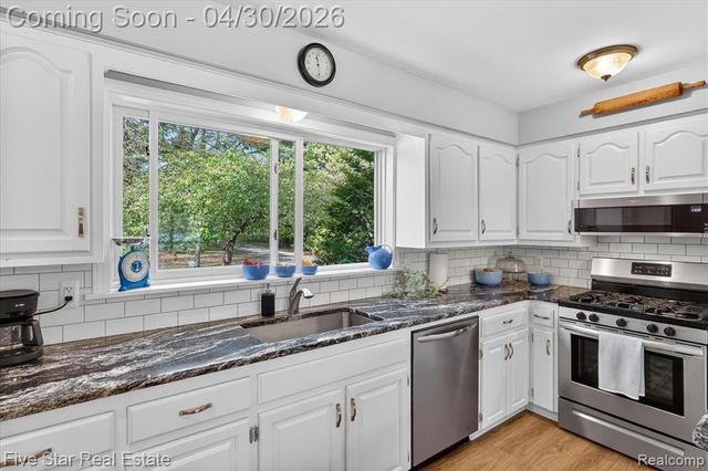 630 Sunset, White Lake, MI 48383