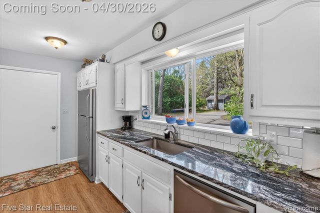 630 Sunset, White Lake, MI 48383