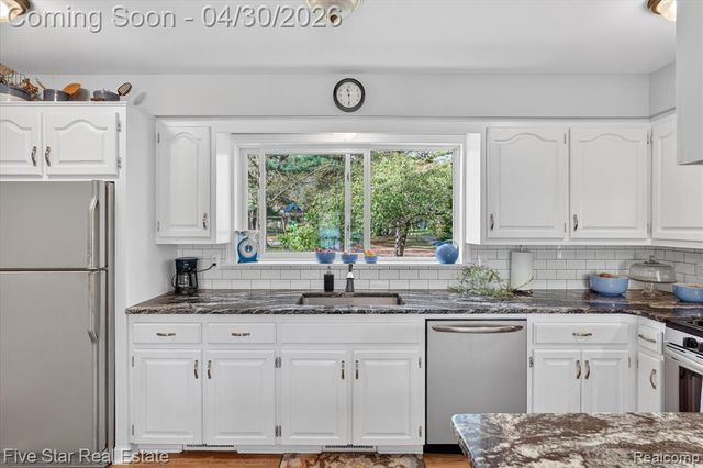 630 Sunset, White Lake, MI 48383