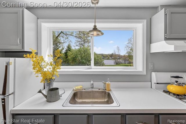 630 Sunset, White Lake, MI 48383