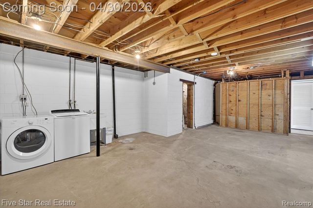 630 Sunset, White Lake, MI 48383