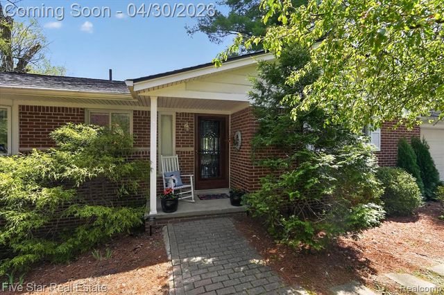 630 Sunset, White Lake, MI 48383