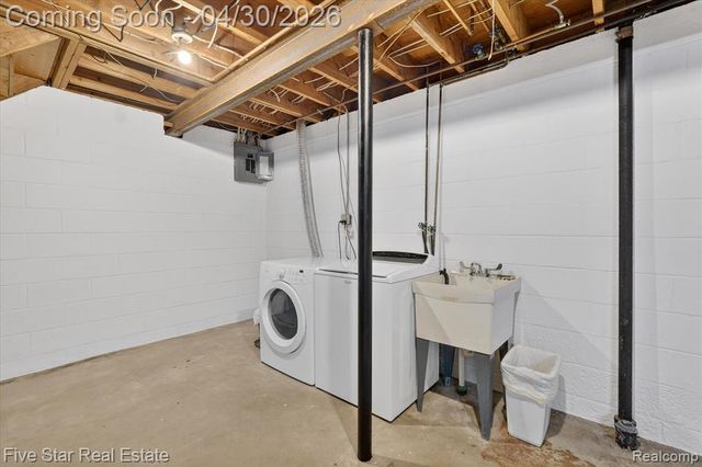 630 Sunset, White Lake, MI 48383