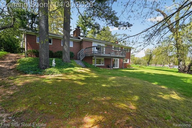 630 Sunset, White Lake, MI 48383