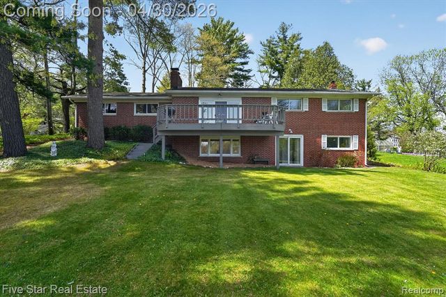 630 Sunset, White Lake, MI 48383