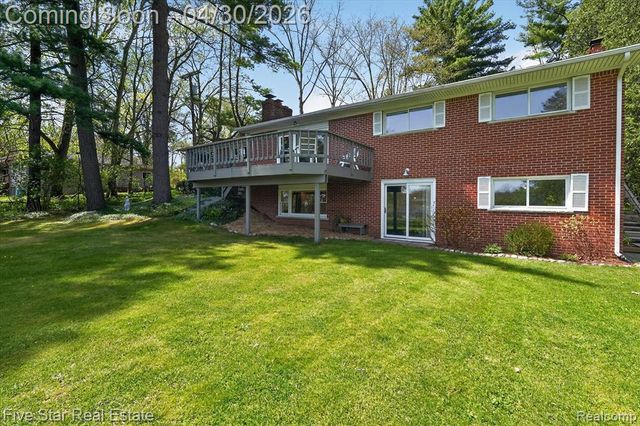 630 Sunset, White Lake, MI 48383