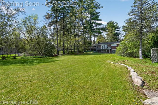 630 Sunset, White Lake, MI 48383