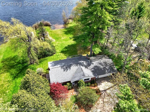 630 Sunset, White Lake, MI 48383