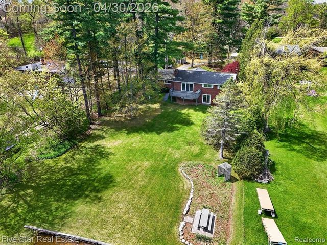 630 Sunset, White Lake, MI 48383
