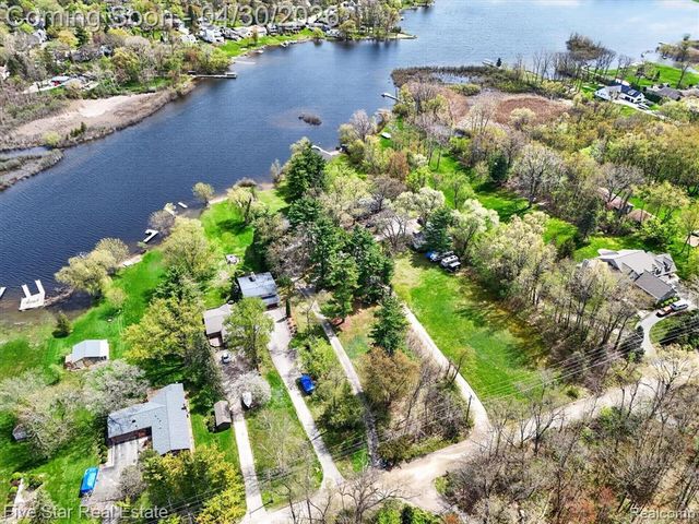 630 Sunset, White Lake, MI 48383