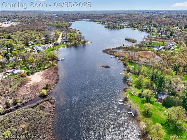 630 Sunset, White Lake, MI 48383