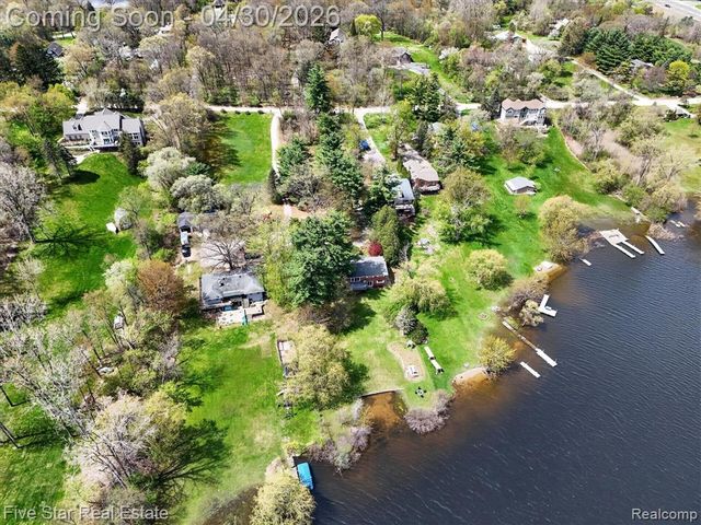 630 Sunset, White Lake, MI 48383